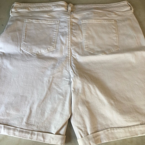 🌳 NYDJ Briella White Denim Bermuda Short - Picture 2 of 8